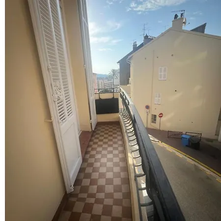 Avec Balcon, Centre